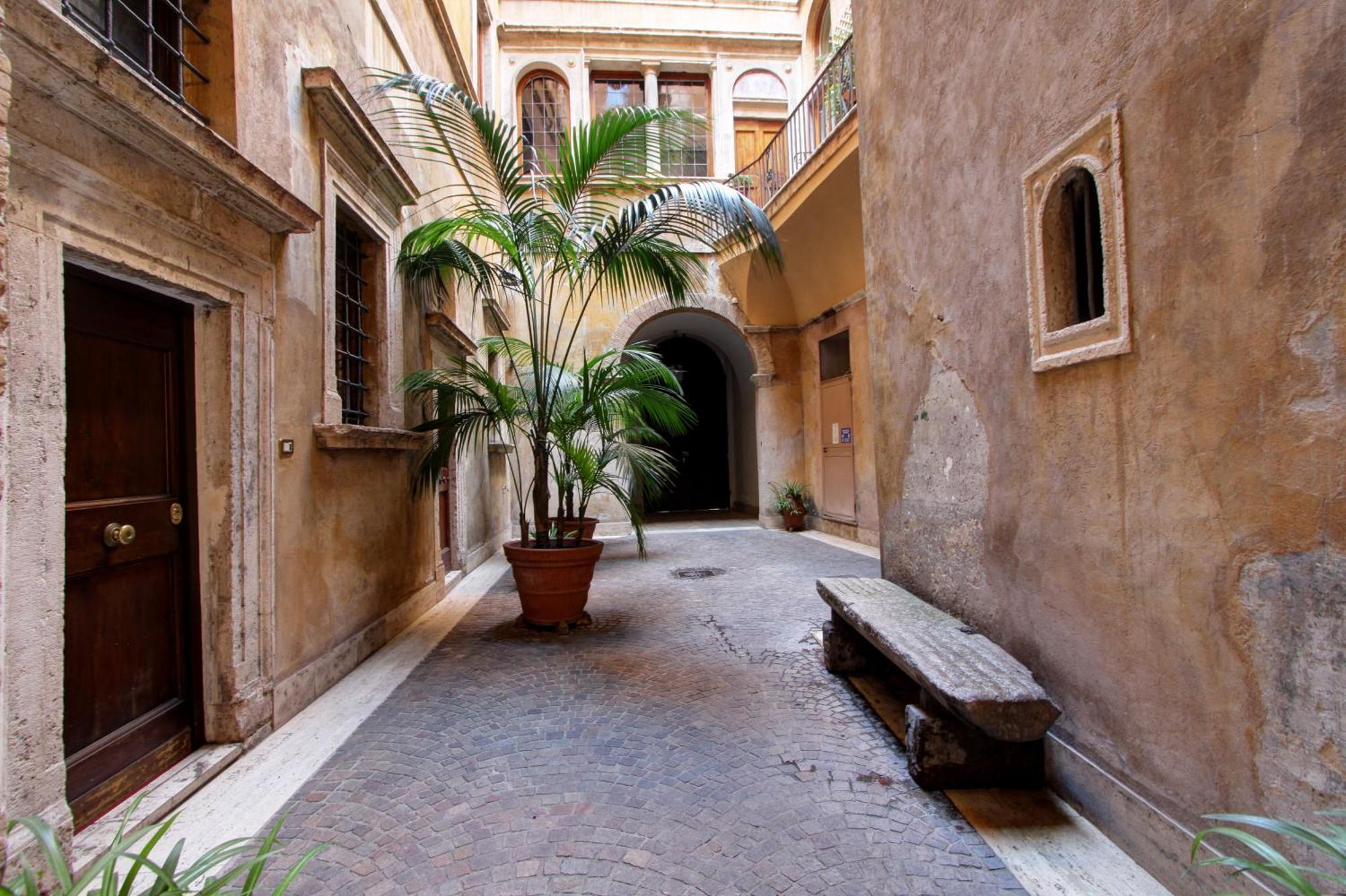 Centro Storico - Palazzo Avila '500 Apartment Rome