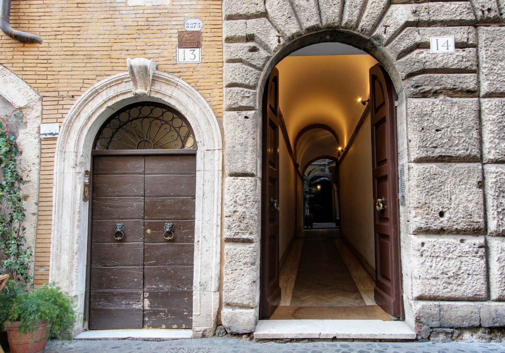 Centro Storico - Palazzo Avila '500 Apartment Rome